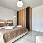 Apartment Penthouse Z Basenem I Widokiem Na Morze Trogir