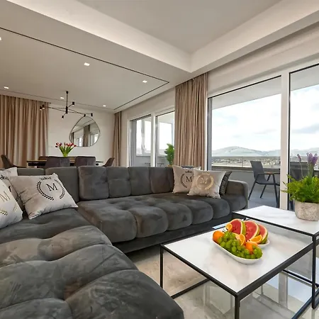 Penthouse Z Basenem I Widokiem Na Morze Apartman Trogir