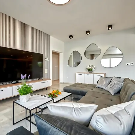 Penthouse Z Basenem I Widokiem Na Morze * Trogir