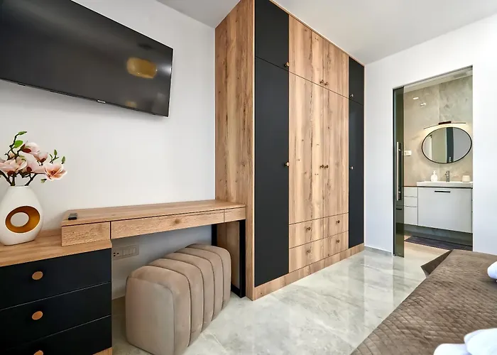 Penthouse Z Basenem I Widokiem Na Morze