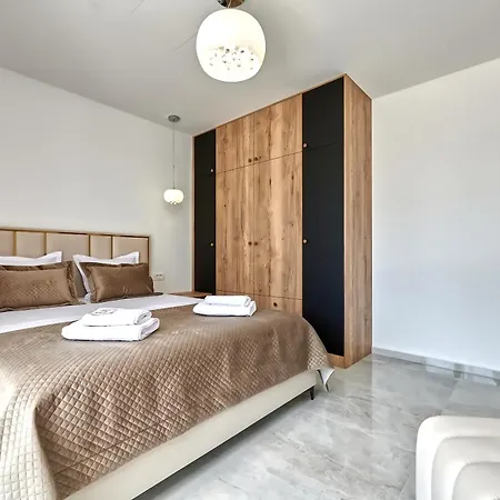 Appartamento Penthouse Z Basenem I Widokiem Na Morze Traù