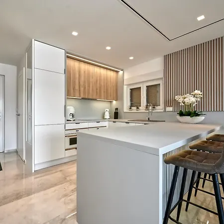 Appartamento Penthouse Z Basenem I Widokiem Na Morze Traù