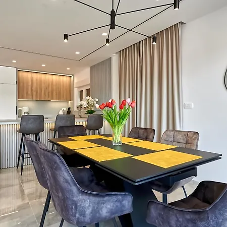 Penthouse Z Basenem I Widokiem Na Morze *