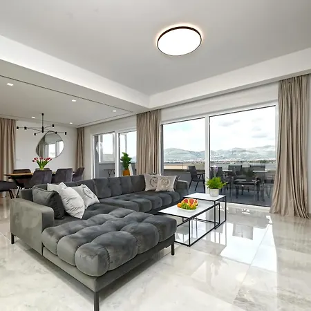 Penthouse Z Basenem I Widokiem Na Morze Appartamento