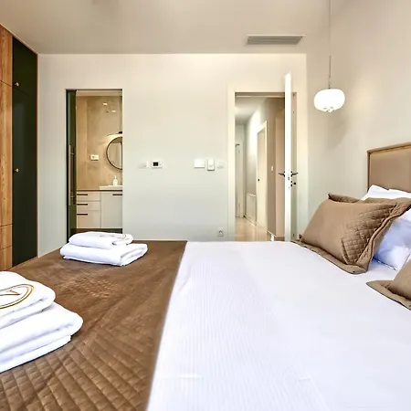 Penthouse Z Basenem I Widokiem Na Morze * Traù