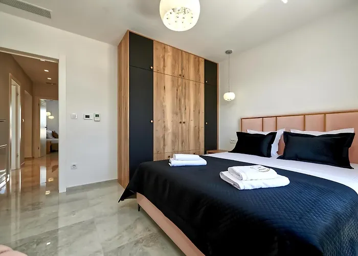 Penthouse Z Basenem I Widokiem Na Morze 아파트 트로기르