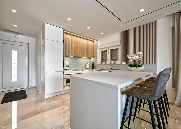 아파트 Penthouse Z Basenem I Widokiem Na Morze 트로기르