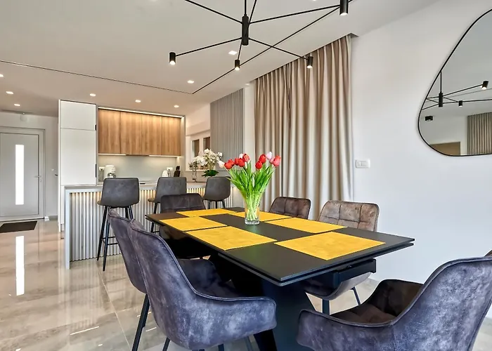 Penthouse Z Basenem I Widokiem Na Morze *