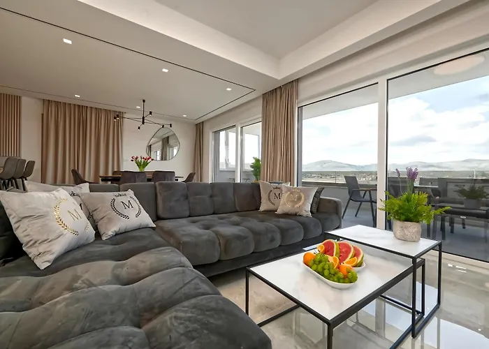 Penthouse Z Basenem I Widokiem Na Morze 아파트 트로기르