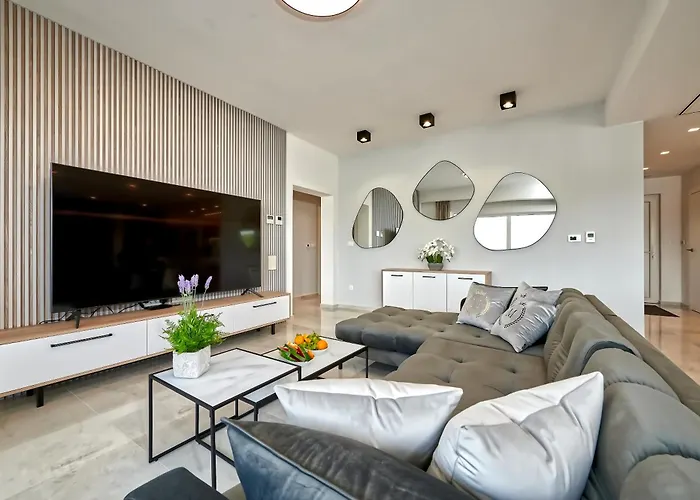 Penthouse Z Basenem I Widokiem Na Morze * 트로기르