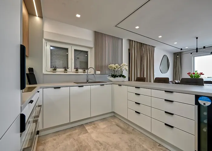 Penthouse Z Basenem I Widokiem Na Morze * 트로기르