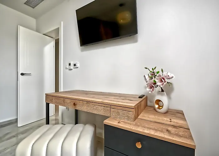 Penthouse Z Basenem I Widokiem Na Morze 아파트 *